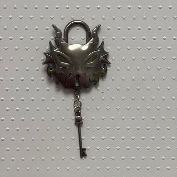 Disney Parks 2023 Unlock the Evil Maleficent Dragon Lock & Key Pin LE 5000 - Picture 1 of 2